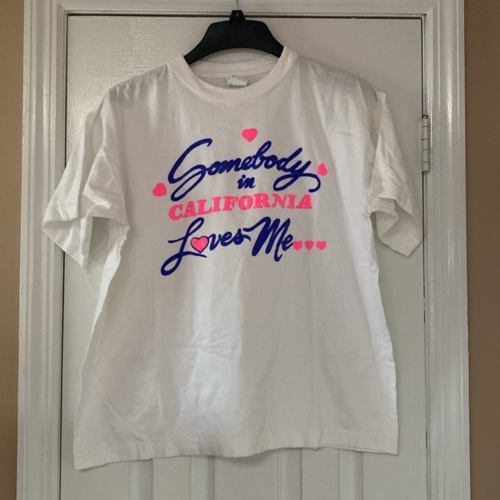 VTG 80’s White Somebody Loves Me in California Tee Shirt T-Shirt